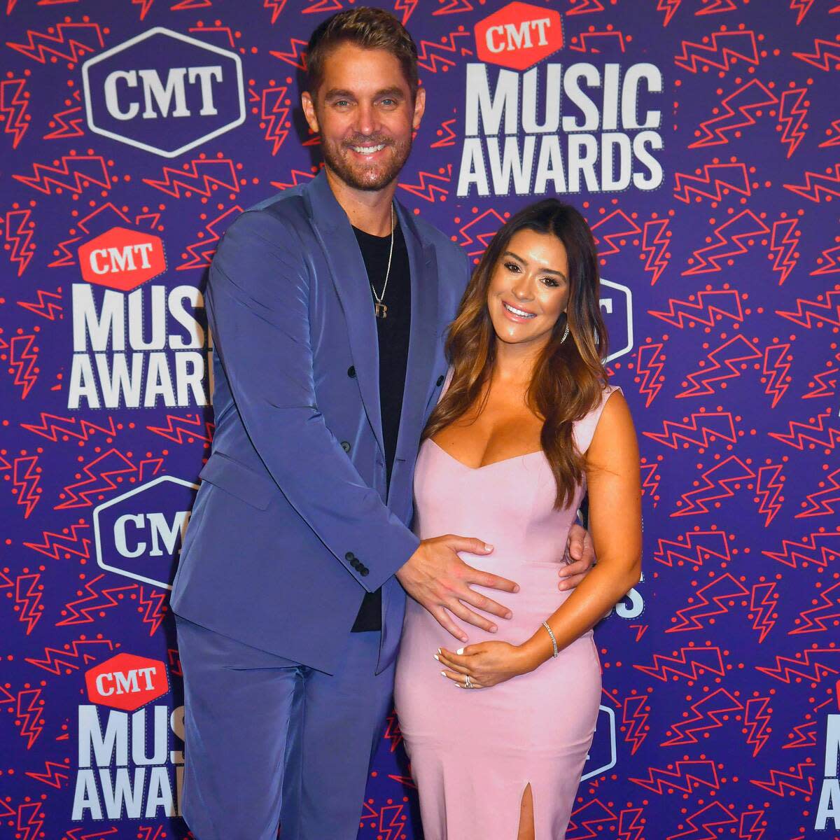  Brett Young, Taylor Mills