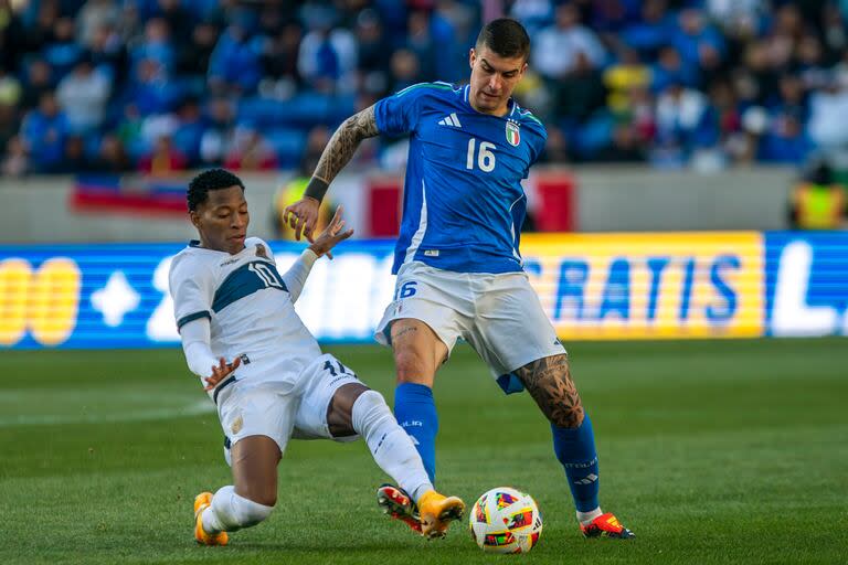 Gonzalo Plata, durante el último amistoso de Ecuador, en marzo, frente a Italia; el delantero que juega en la liga de Qatar fue excluido de la convocatoria