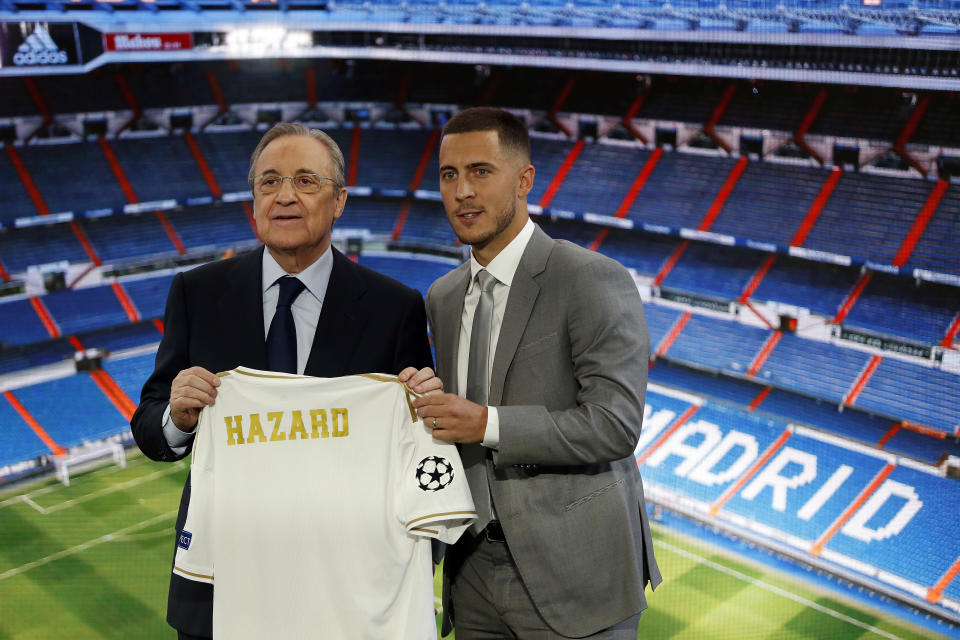 ESTADIO SANTIAGO BERNABEU, MADRID, SPAIN - 2019/06/13: Eden Hazard (R) and Florentino Perez president of Real Madrid pose with his new shirt during the presentation of Hazard as a new player of Real Madrid at the Estadio Santiago Bernabeu in Madrid. (Photo by Manu Reino/SOPA Images/LightRocket via Getty Images)