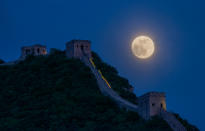 <p>The Super Flower Blood Moon illuminated the Great Wall of China on May 15.</p>