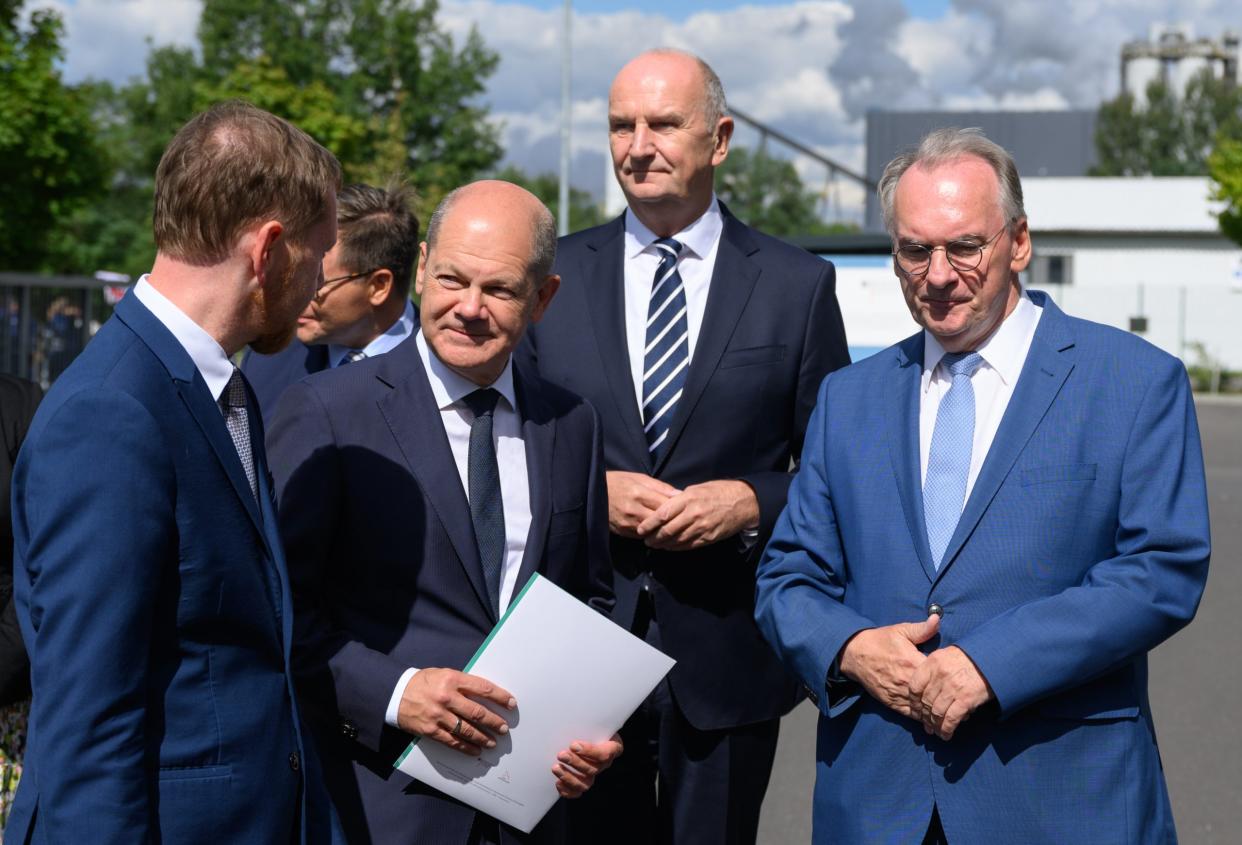 Am Mittwoch diskutiert Bundeskanzler Olaf Scholz (SPD) mit den Länderchefs über die weitere Zusammenarbeit angesichts der steigenden Strom- und Gaspreise.  - Copyright: picture alliance/dpa | Robert Michael