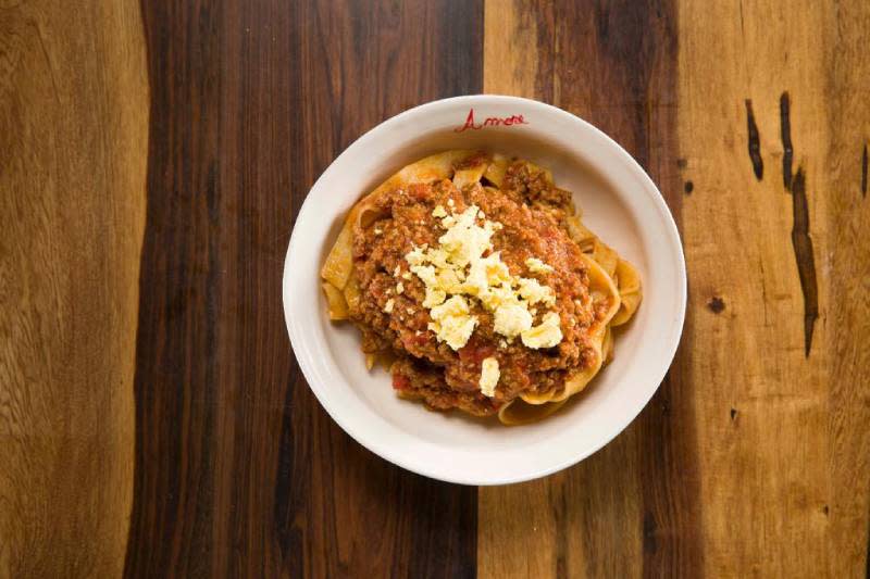 El Ragú que acompaña la pasta tiene una cocción de 8 horas a fuego lento. 