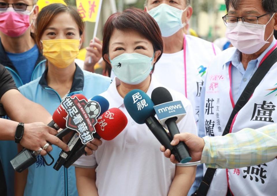 台中市長盧秀燕昨日參加台中市議員候選人楊啟邦競選總部成立大會時表示，對於韓國梨泰院踩踏事件，感到十分痛心與不捨。（記者陳金龍攝）