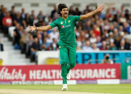 Britain Cricket - England v Pakistan - Fourth One Day International - Headingley - 1/9/16 Pakistan's Mohammad Irfan celebrates taking the wicket of England's Alex Hales Action Images via Reuters / Lee Smith Livepic