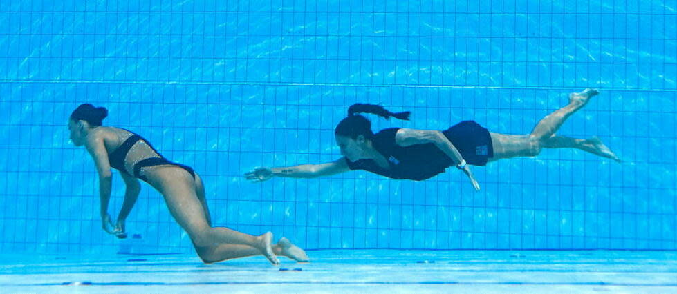 Anita Alvarez a été rapidement secourue par son entraîneuse pendant les championnats du monde. 
