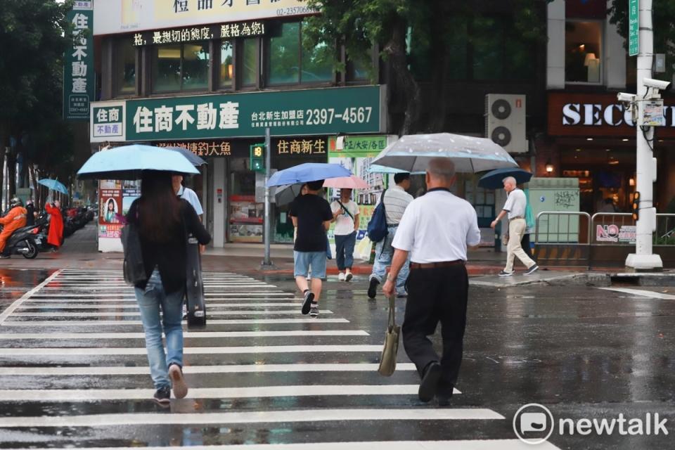 中央氣象局指出16日受東北季風影響，北部及東北部天氣將轉濕冷。   圖：新頭殻資料照