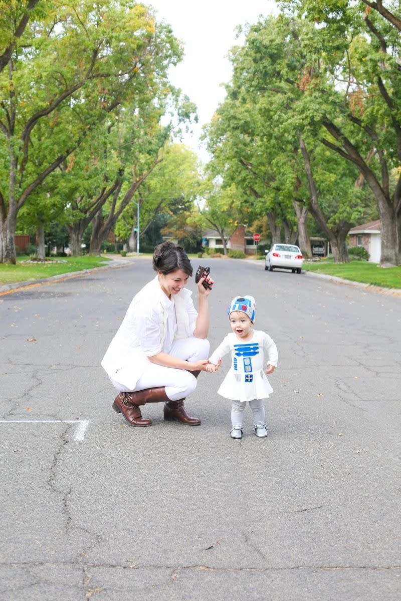 Leia and and R2-D2