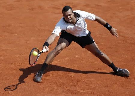 Jo-Wilfried Tsonga of France returns the ball to Stan Wawrinka of Switzerland during their men's semi-final match at the French Open tennis tournament at the Roland Garros stadium in Paris, France, June 5, 2015. REUTERS/Vincent Kessler