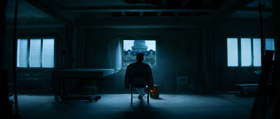 The Killer. Michael Fassbender as an assassin in The Killer. Cr. Netflix ©2023.