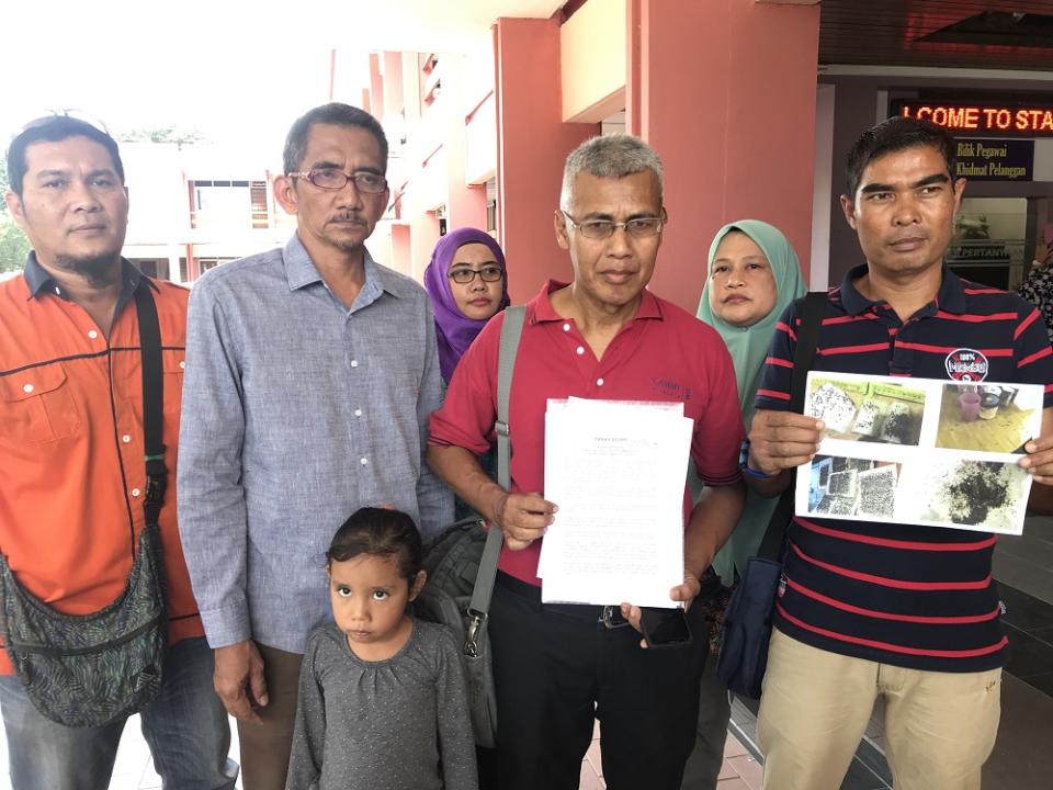 Sahabat Alam Malaysia field officer Meor Razak Meor Abdul Rahman (third left) together with the residents from Segari showing the report and pictures of the flies plaguing the Veterinary Department in Ipoh November 4, 2019. — Picture by John Bunyan