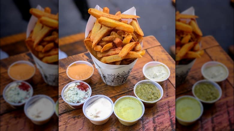 Fries six dipping sauces