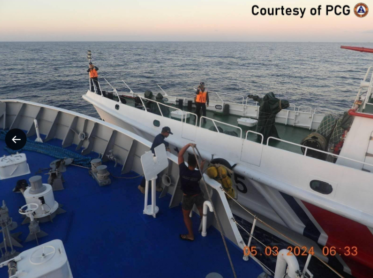 菲律賓海巡隊公布中國海警船在仁愛暗沙海域刻意駛近衝撞畫面。翻攝X平台