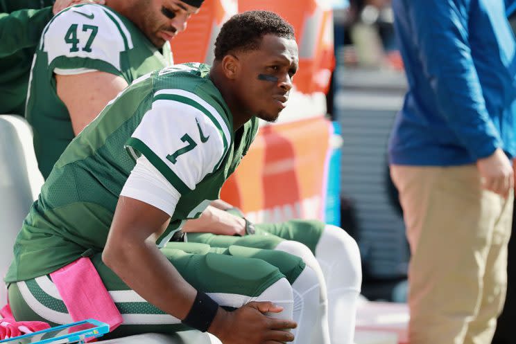 Geno Smith rests his ailing knee on Sunday. (Getty Images)