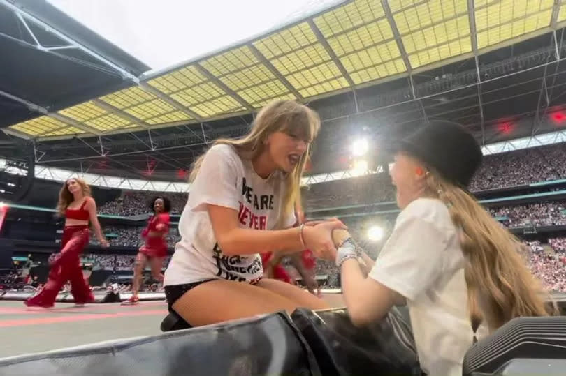 Taylor Swift hands her hat to Elsie Oliver