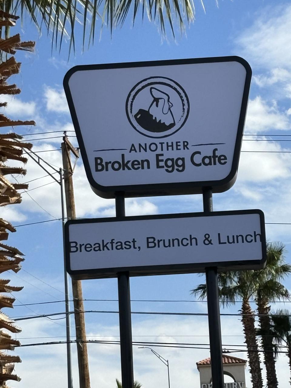 El Pasoans are flocking to Another Broken Egg on El Paso West Side to try the new brunch place.