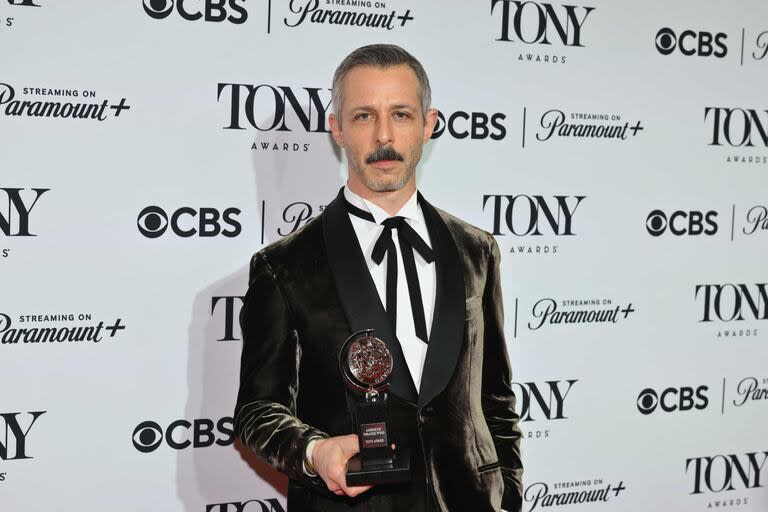 Jeremy Strong, célebre por su rol en Succession, ganó el premio en la categoría de mejor actor principal en Un enemigo del pueblo, de Ibsen