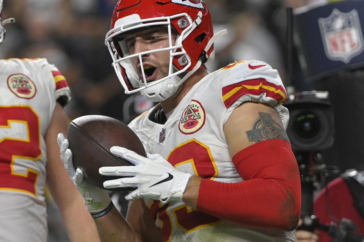 WATCH: Chiefs rookie TE Noah Gray scores first NFL touchdown