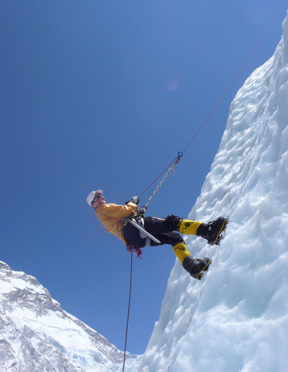 Lori Schneider doesn’t let MS stop her from climbing the tallest mountains all over the world. (Photo: Courtesy of Lori Scheider)