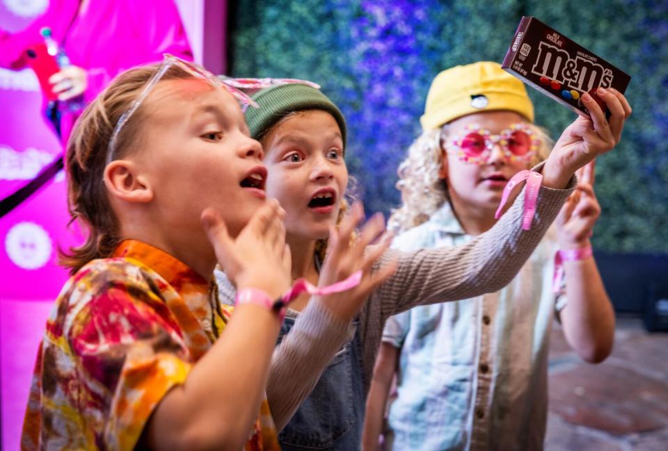 Lavern Korn, 8, left, Ayla Korn, 7, and Gray Korn, 6, signing.