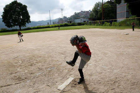 Xavier Indriago (C) pitches during a baseball championship in Caracas, Venezuela August 24, 2017. REUTERS/Carlos Garcia Rawlins/Files