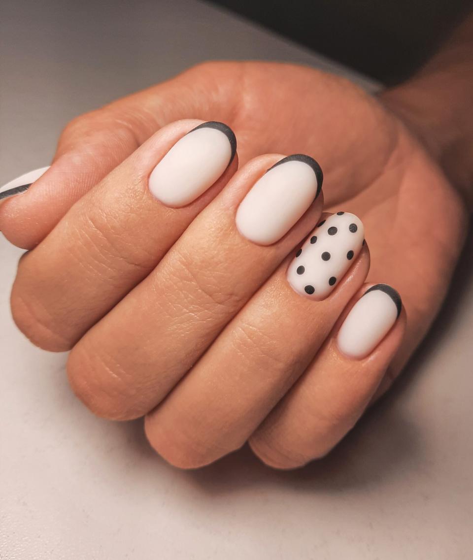 Round nail manicure