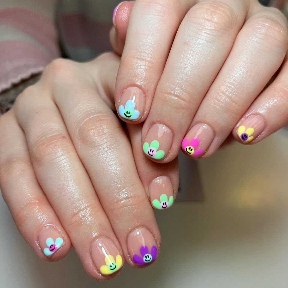 Instagram/@sophiescutenails