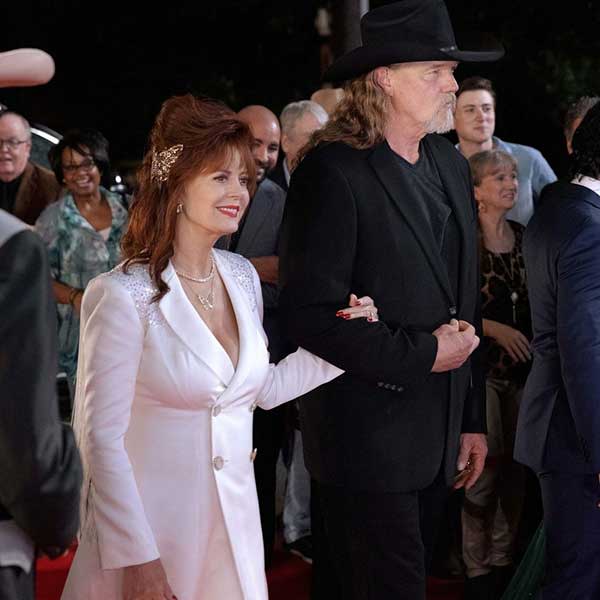 susan-sarandon-trace-adkins-monach