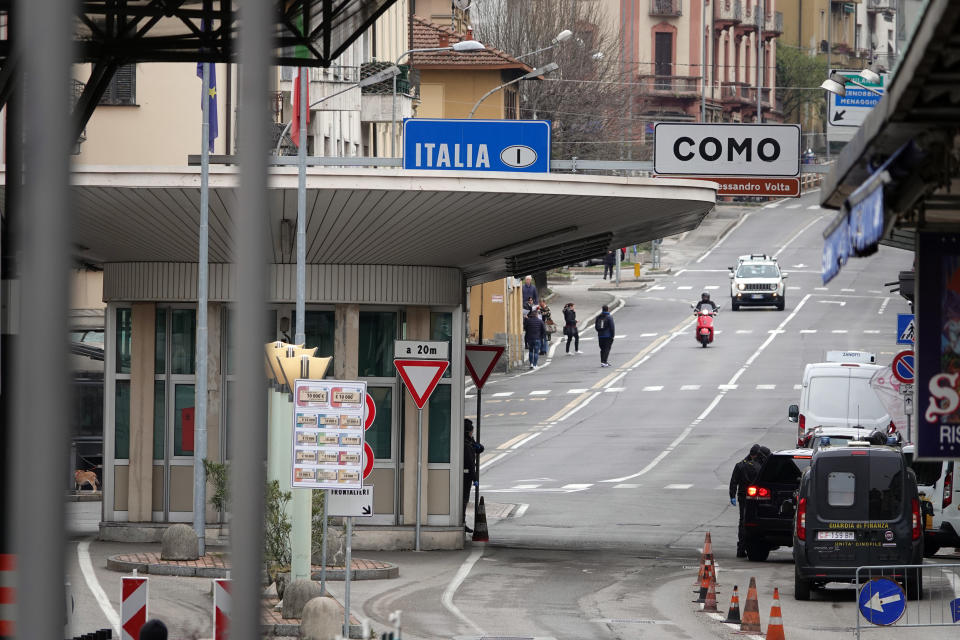 Customs officers check the papers of border crossers at the Swiss-Italian border crossing. (Credit: Christiane Oelrich/Getty Images)