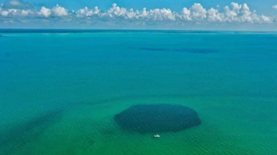 Scientists have identified what could potentially be the “deepest known blue hole” in the world — which extends so far down it’s bottom has not yet been reached. Joan A. Sánchez-Sánchez / Frontiers in Marine Science