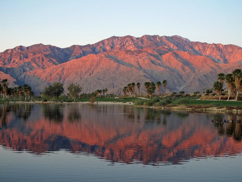 Sunset on the mountains that overlook Palm Springs (Getty Images)