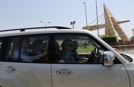 A French investigation team arrives to the Ministry of Aviation to meet with the aviation minister with regards to EgyptAir flight MS804, at the Cairo International Airport, Egypt May 20, 2016. REUTERS/Mohamed Abd El Ghany