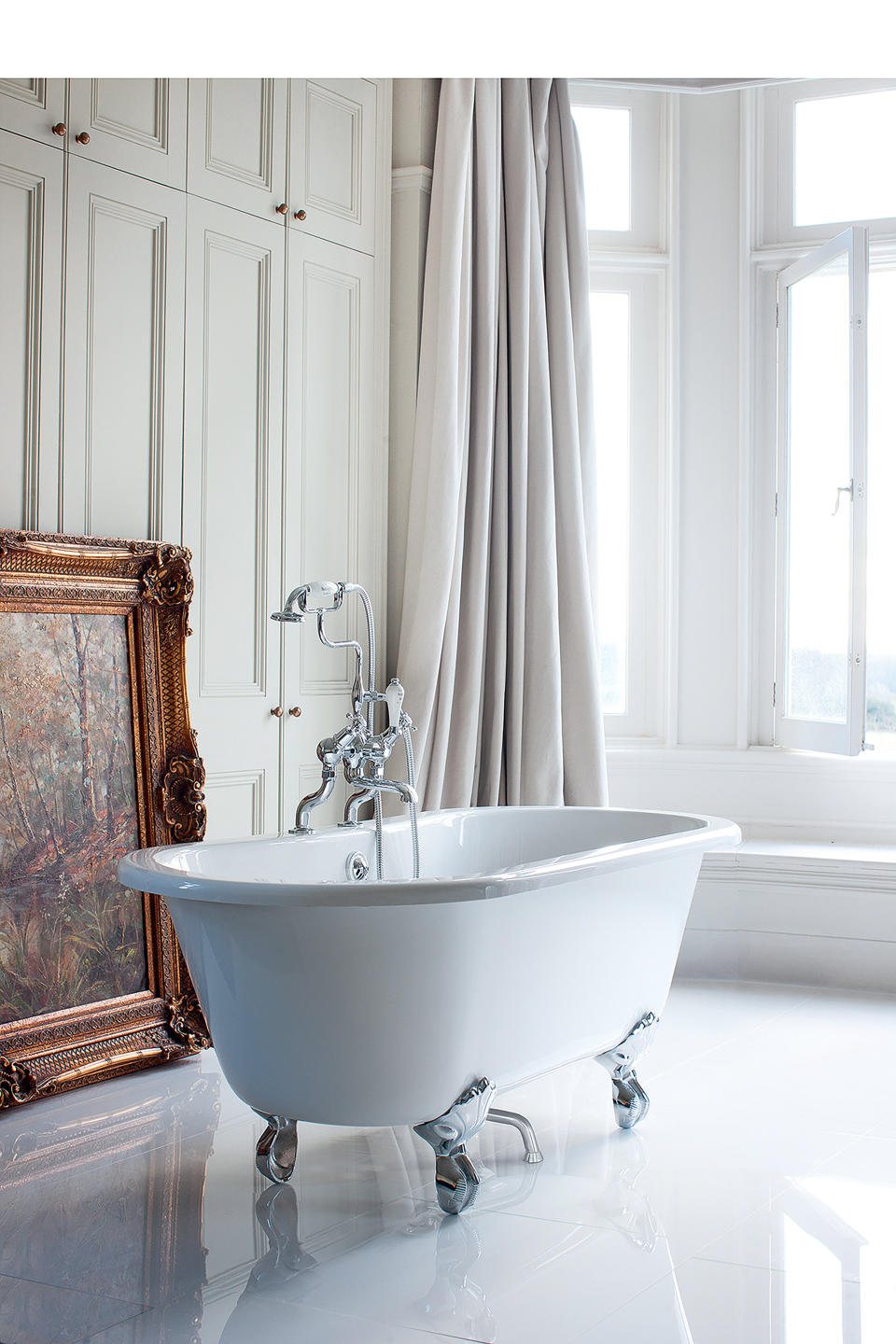 20. Opt for traditional elegance with a timeless bath design