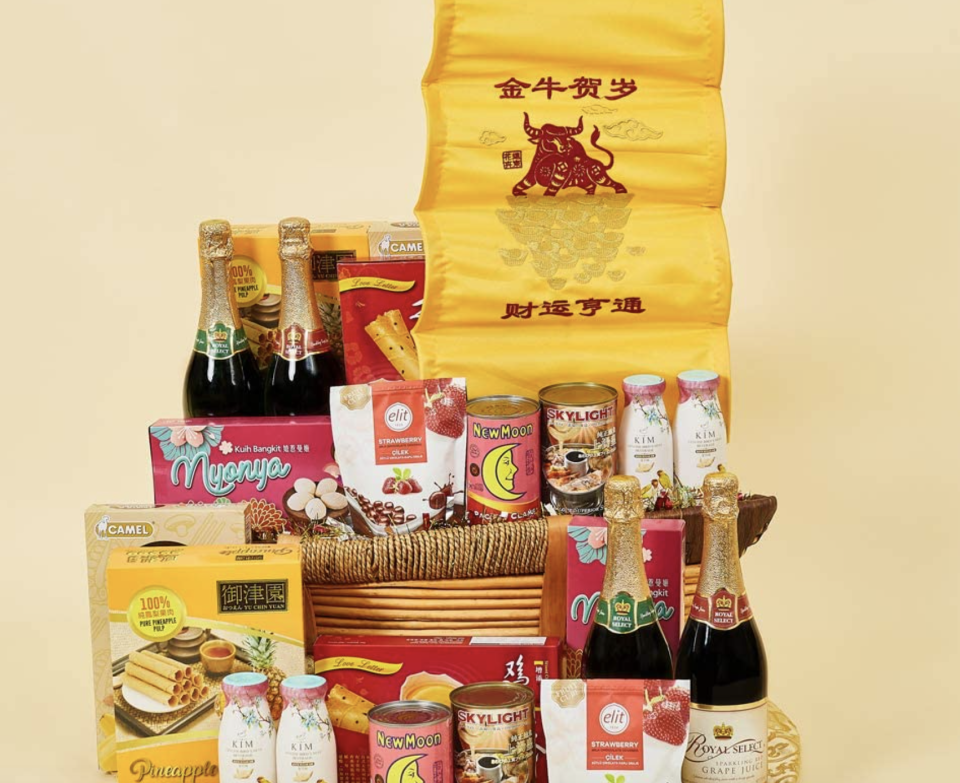 Prosperous hamper. (PHOTO: Amazon)