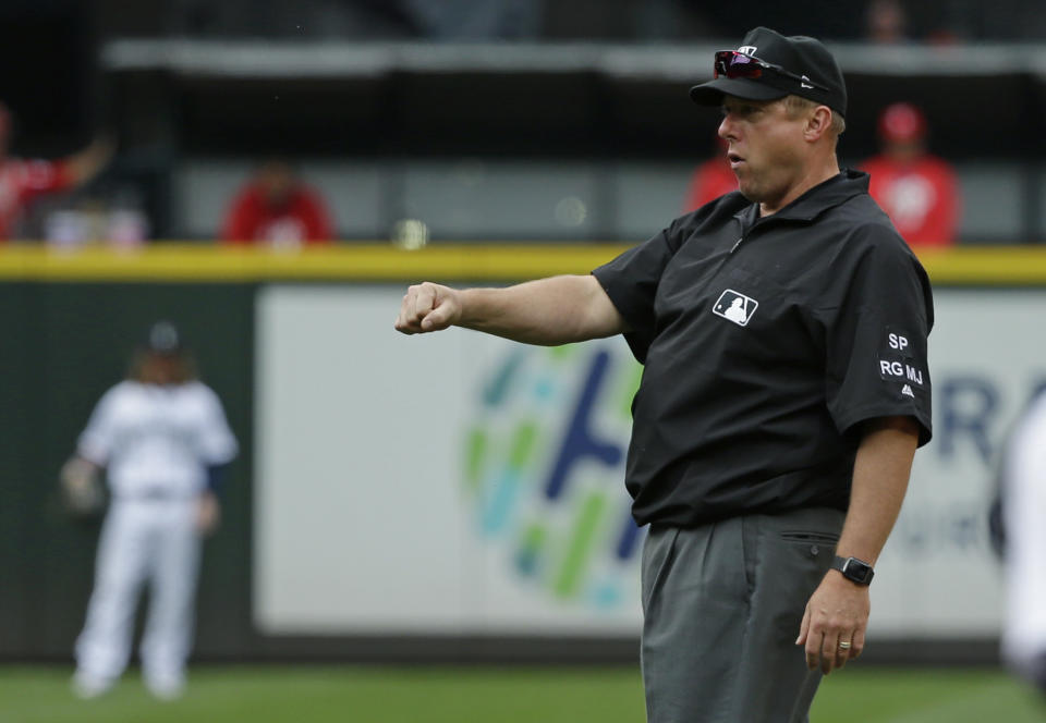 Umpire Bruce Dreckman pulled a giant bug out of his ear during Wednesday’s Yankees-White Sox game and calmly went right back to work. (AP)