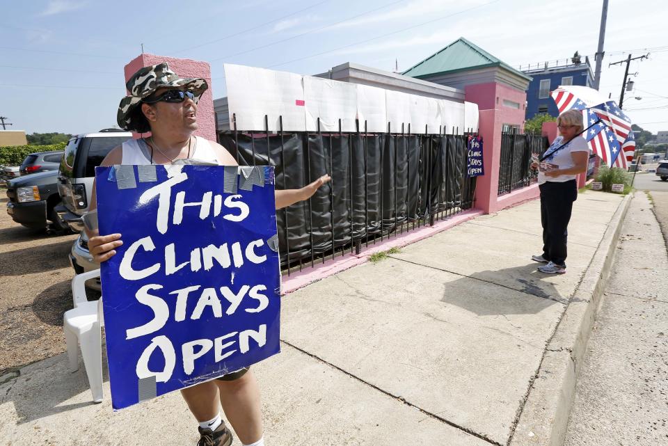 Abortion rights supporter and clinic escort Michelle Colon stands outside the Jackson Women's Health Organization, Mississippi's <a href="https://www.thecut.com/2017/05/mississippi-last-abortion-clinic-reproductive-rights-center-for-pregnancy-choices.html" target="_blank" rel="noopener noreferrer">last abortion clinic</a>. (Photo: Rogelio V. Solis/Associated Press)