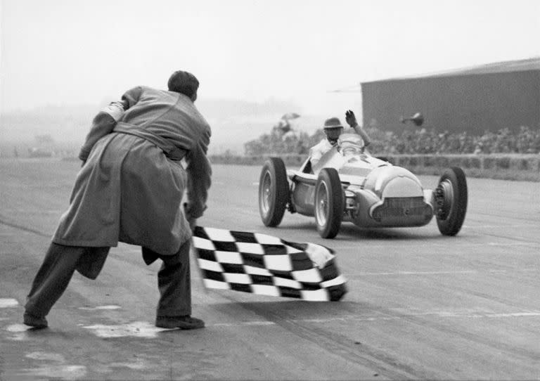 Fangio ganó la carrera de Silverstone en Inglaterra, en 1951