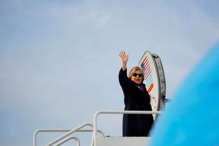 U.S. Democratic presidential nominee Hillary Clinton boards her campaign plane in White Plains, New York, U.S. October 29, 2016. REUTERS/Brian Snyder