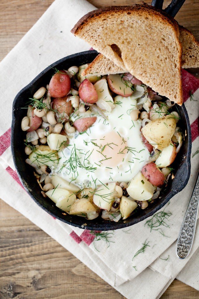 <strong>Get the <a href="http://naturallyella.com/2012/07/02/black-eyed-peas-and-dill-potato-skillet/" target="_blank">Black-Eyed Peas And Dill Potato Skillet recipe</a> from Naturally Ella</strong>