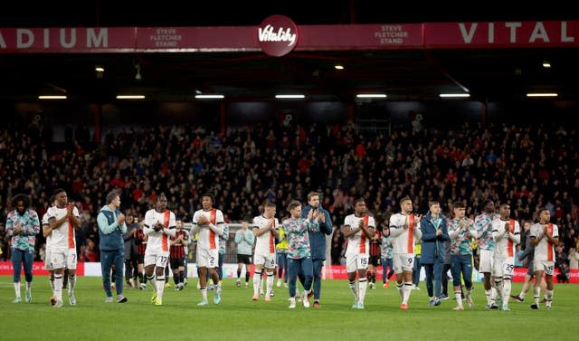 Suspenso jogo entre Bournemouth e Luton Town: Lockyer caiu