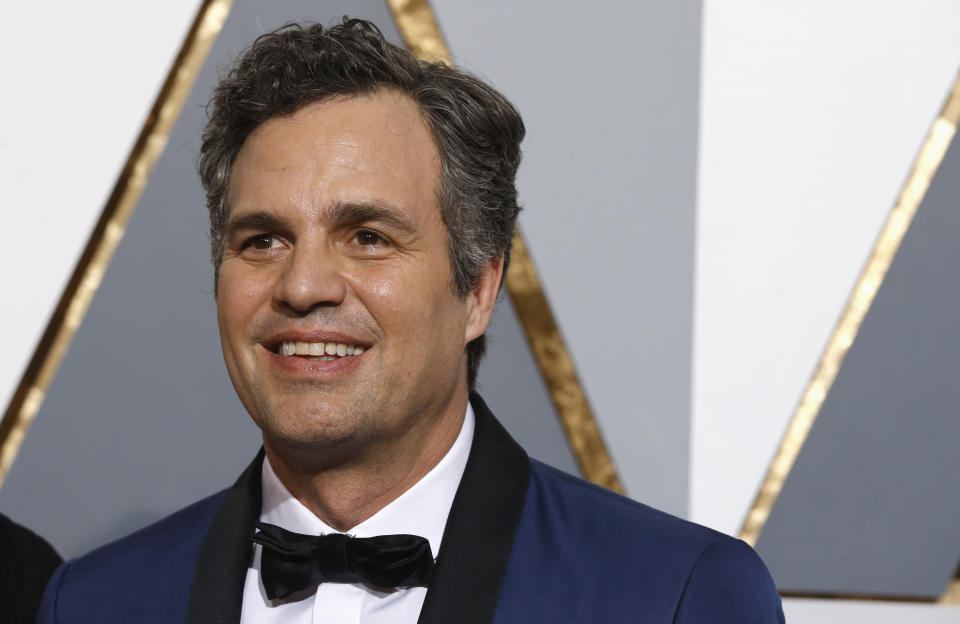 Mark Ruffalo, nominated for Best Supporting Actor for his role in "Spotlight", arrives at the 88th Academy Awards in Hollywood, California February 28, 2016.  REUTERS/Adrees Latif