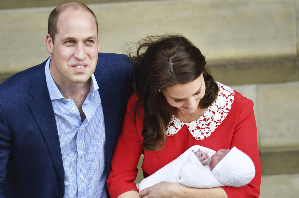 Kate Middleton présente son nouveau petit prince