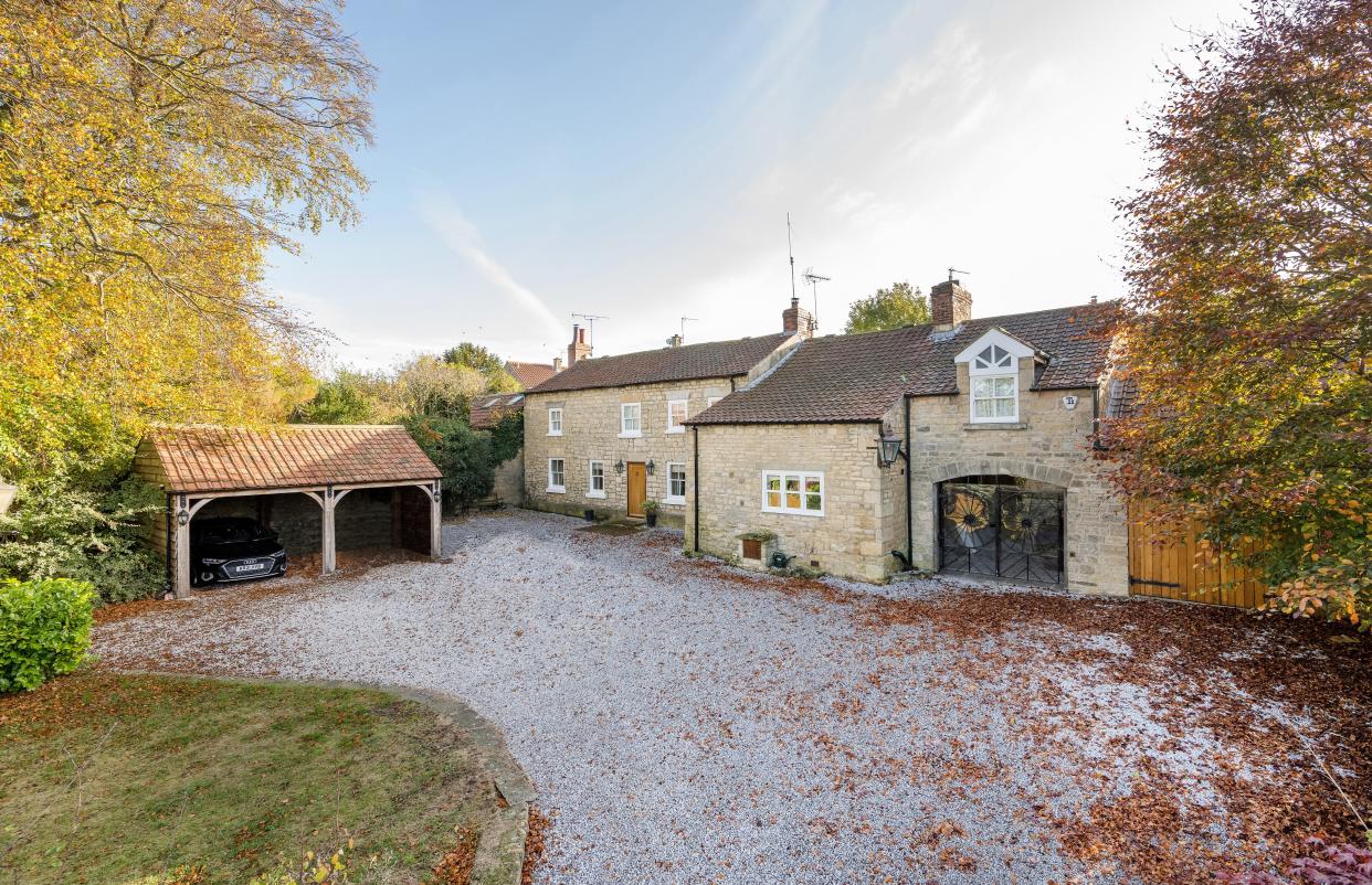 Laurel Farmhouse, Bramhall, Yorkshire 