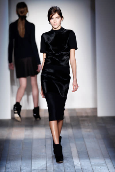 <b>Victoria Beckham AW13 at New York Fashion Week <br></b><br>Victoria decked her models in head-to-toe velvet.<br><br>Image © Getty