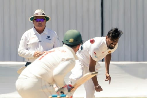 Suranga Lakmal (R) enjoyed a good tussle with Brendan Taylor before removing the Zimbabwe batsman and setting up a Sri Lanka win with 4-27
