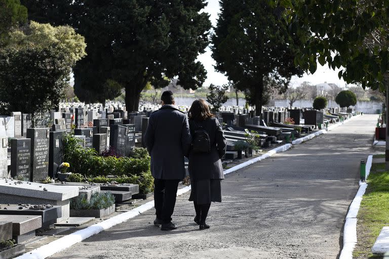 Antes de salir del cementerio, es costumbre lavarse las manos por haber estado en contacto con la muerte