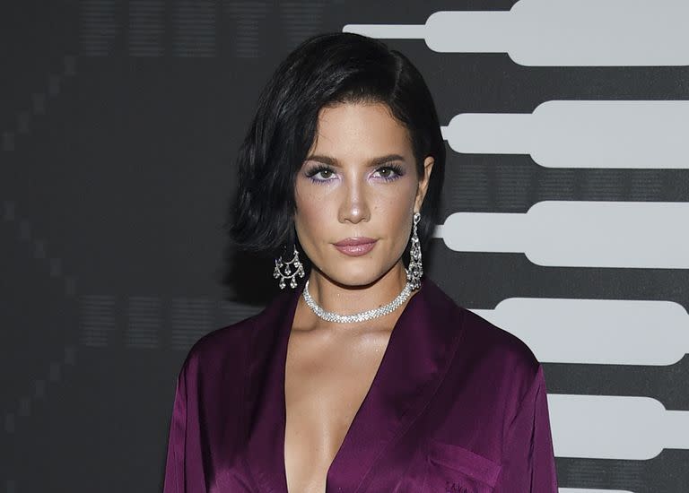 La cantante Halsey relató su dura experiencia en una carta abierta