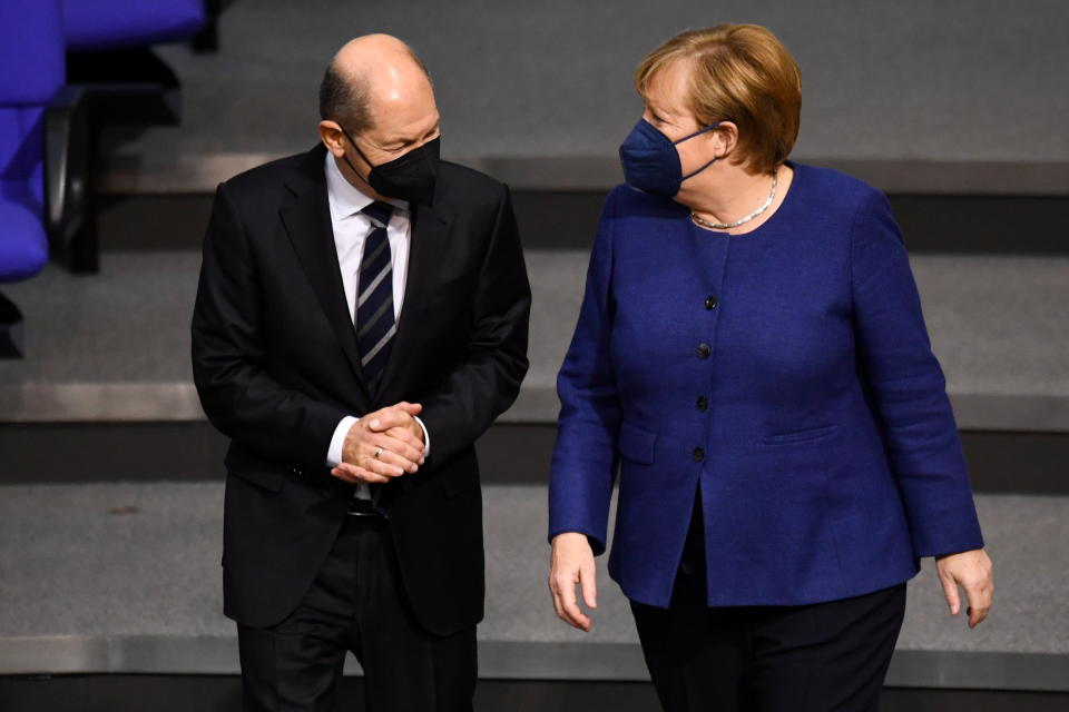 Olaf Scholz und Angela Merkel (Bild: REUTERS/Annegret Hilse)