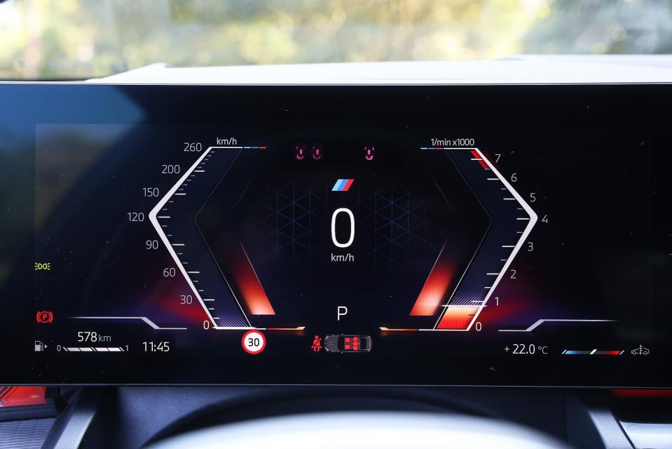 12.3吋數位儀錶換上新式菱角風格介面設計，亦可配合不同行車模式與版面設置調整顯示布局。