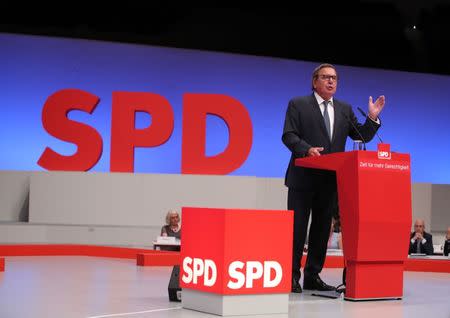 Former German Chancellor Gerhard Schroeder delivers his speech at the Social Democratic party (SPD) convention in Dortmund, Germany, June 25, 2017. REUTERS/Wolfgang Rattay