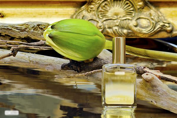 金色寶藏精油香水精選印度粉紅蓮花為主角，其香味清新脫俗，高雅有氣質